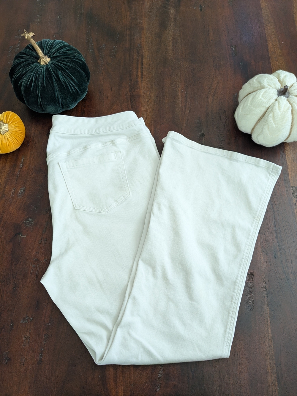 Torrid White Button Fly Mid-Rise Flare Jeans Size 18R